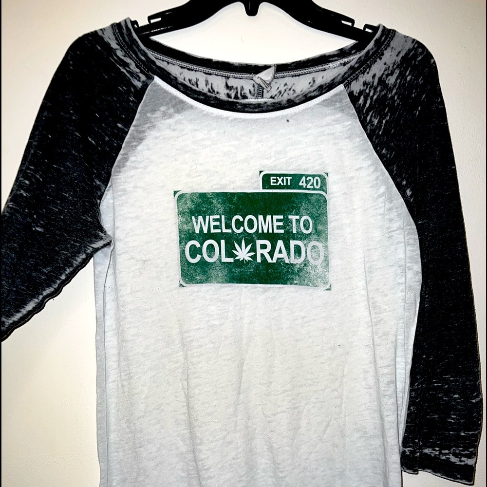 NWOT  Raglan burnout black and white top very cute ! Sz large 420 Colorado